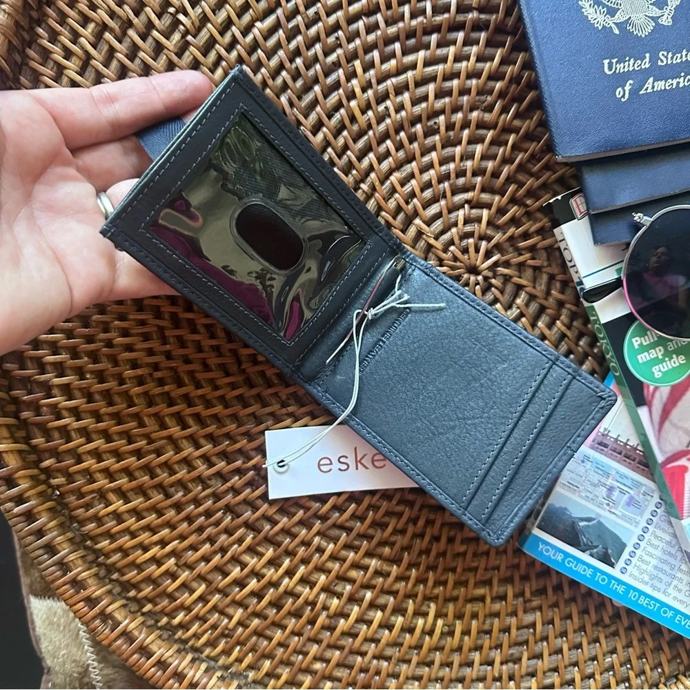 ESKE Navy Blue “Quinn” Genuine Italian Leather Slim RFID Blocking Wallet NWT
